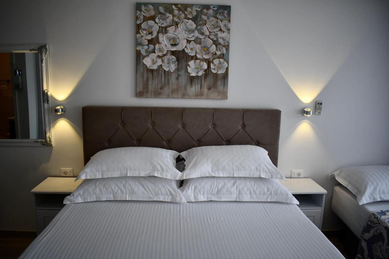 Apartment Draga & Lola *